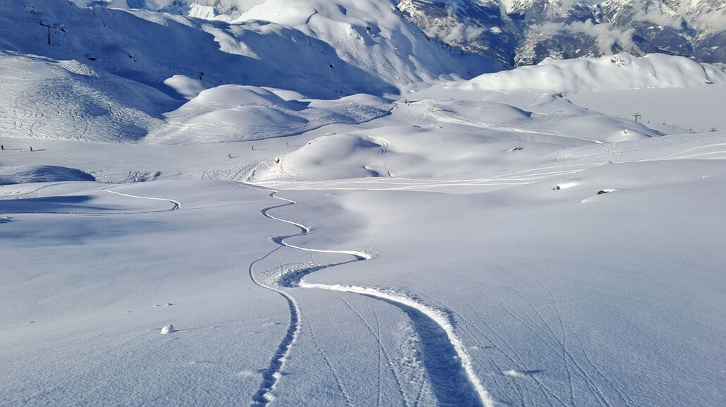 Verbier Weather Forecast and Snow Conditions Fresh powder snow in Verbier with mountain views showing typical winter weather conditions in the Swiss Alps.